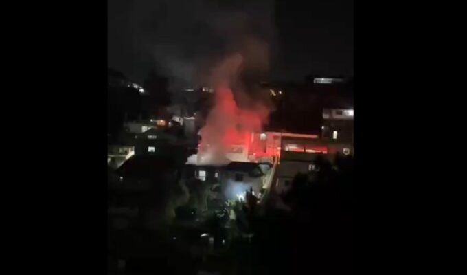 Incêndio atinge quatro andares de prédio em Teresópolis, no RJ