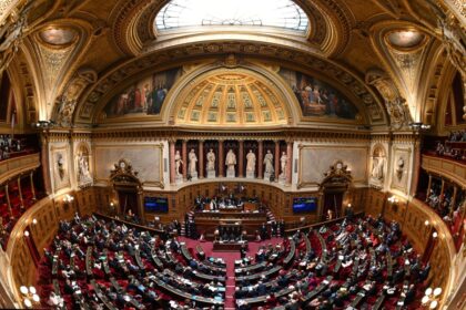 Extrema direita ganha espaço no Senado da França com recorde de cadeiras da história de sigla de Le Pen e aliados