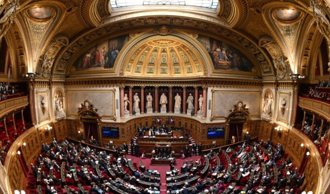 Extrema direita ganha espaço no Senado da França com recorde de cadeiras da história de sigla de Le Pen e aliados