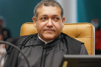 Nunes Marques suspende propaganda de Lula que associa Flávio Bolsonaro a rachadinha e Master