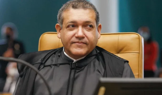 Nunes Marques suspende propaganda de Lula que associa Flávio Bolsonaro a rachadinha e Master