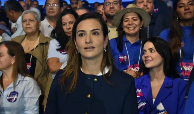 Deputada do PL sofre infarto durante campanha e é internada na UTI