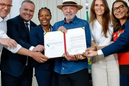 Lula sanciona lei de incentivo ao desenvolvimento do futebol feminino