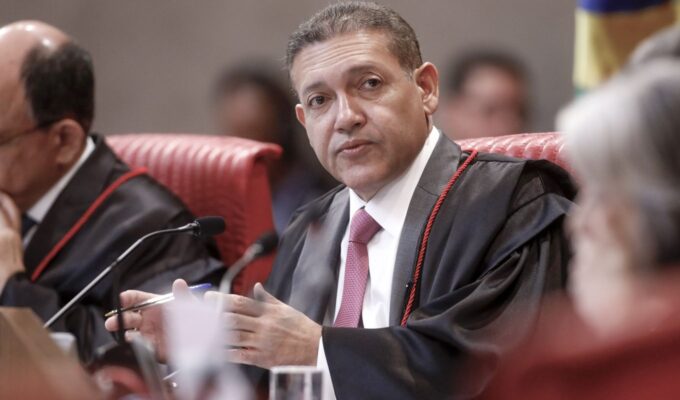 Presidente do TSE reclama de interferência em decisões da Corte