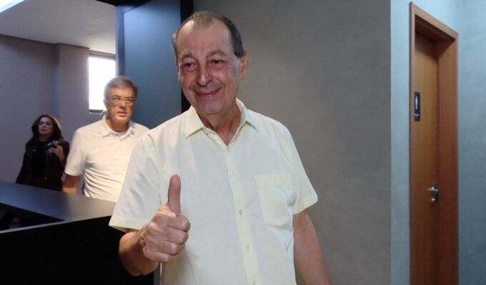 Eleições 2026: Omar Aziz grava propaganda eleitoral e afirma que vai construir aeroportos no estado