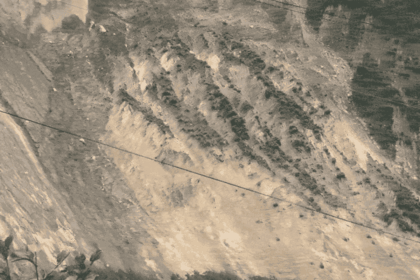 VÍDEO: Grande deslizamento de terra atinge vilarejo no Nepal em meio a fortes chuvas