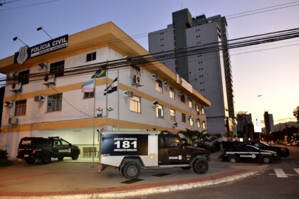 Homem é encontrado morto com três tiros na Serra; família suspeita do marido da mulher com quem a vítima tinha relacionamento