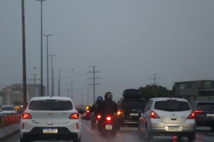 Ciclone e frente fria deixam Centro-Sul em alerta para tempestade