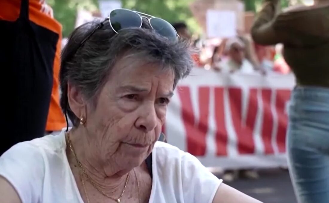 Após protestos, idosa de 87 anos despejada na Espanha recebe oferta para voltar para casa