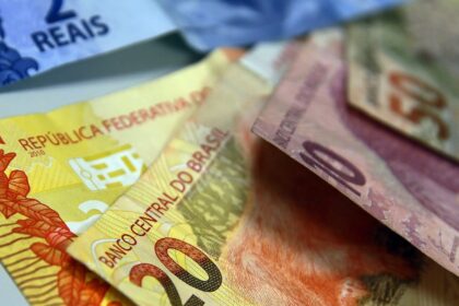Juros para famílias sobem em agosto e inadimplência chega a 6%