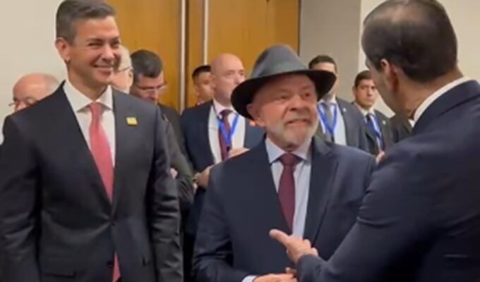 É #FAKE que vídeo mostre presidente do Paraguai agradecendo a Lula por empresas deixarem o Brasil