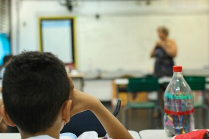 Investimento por aluno no Brasil é de 1/3 da média dos países da OCDE