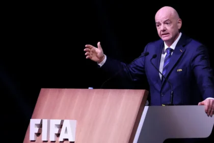 Em reação dupla, Fifa ataca Uefa e diz que aceita usar parte de fundo bilionário