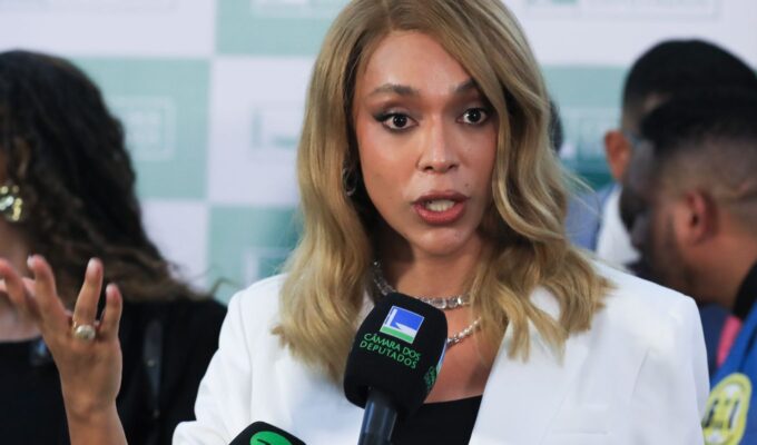 Mendonça libera postagem de Erika Hilton sobre Nossa Senhora Aparecida