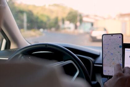 Da situação de rua a dono de app: empreendedor cria ‘rival’ de Uber e fatura R$ 120 mil por mês