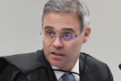 Mendonça vota para manter decisão de retirar posts de Nossa Senhora