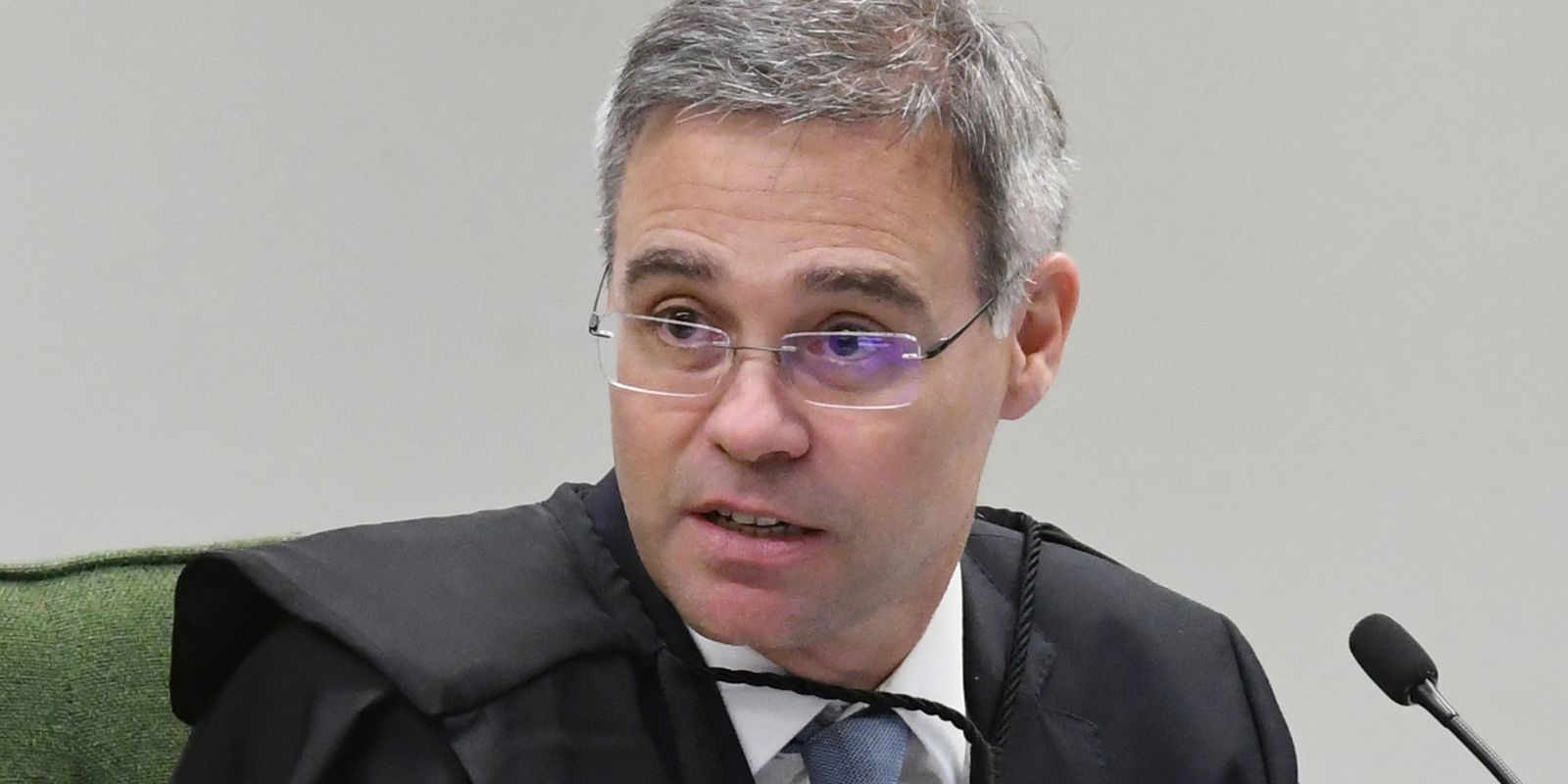 Mendonça vota para manter decisão de retirar posts de Nossa Senhora