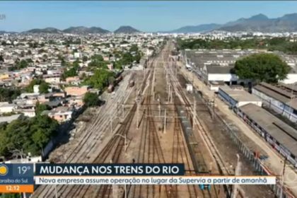 Batida entre carro e trem deixa ferido em Japeri
