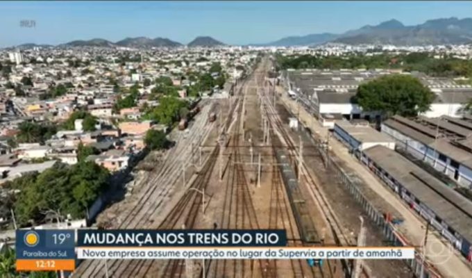 Batida entre carro e trem deixa ferido em Japeri