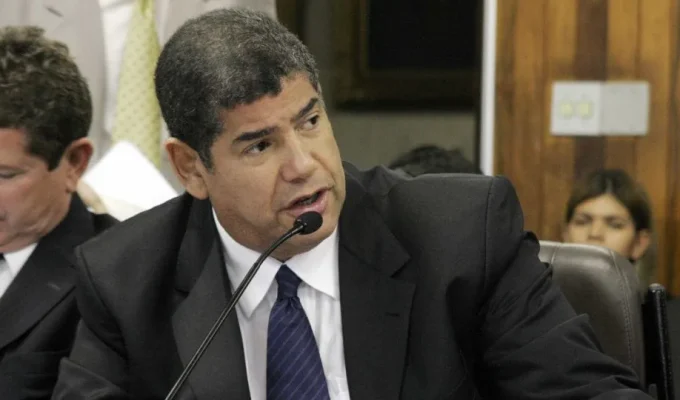 Polícia apreende R$ 740 mil em imóvel de assessor ligado a Milton Leite
