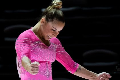 Flávia Saraiva é ouro nas assimétricas da Copa do Mundo de ginástica