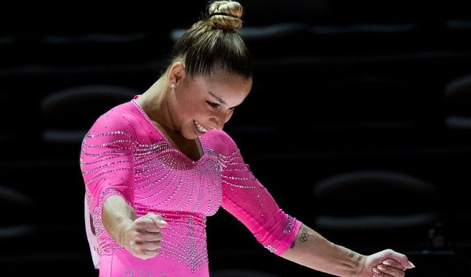 Flávia Saraiva é ouro nas assimétricas da Copa do Mundo de ginástica