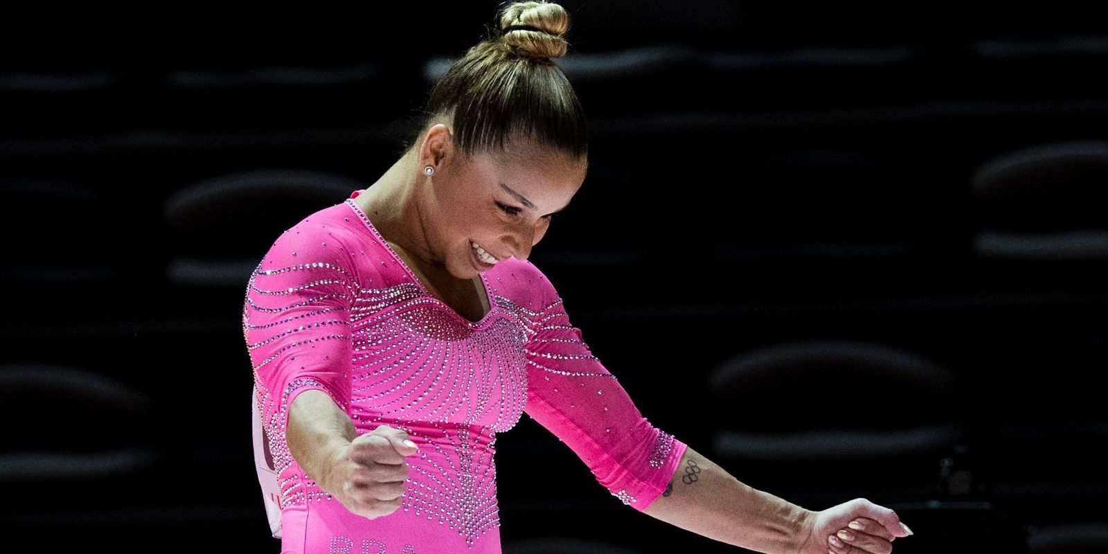 Flávia Saraiva é ouro nas assimétricas da Copa do Mundo de ginástica