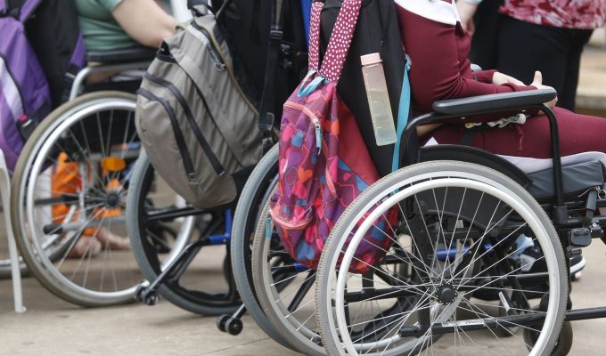 Analfabetismo entre jovens e adultos com deficiência é 12 vezes maior