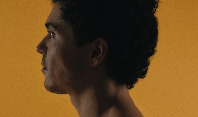 Lourenço Rebetez anuncia “Maestro”, primeiro single de Língua Geral