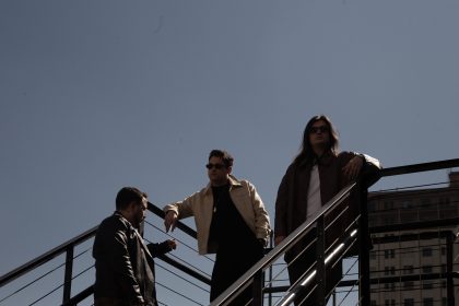 Évora abre caminho para disco de estreia com dobradinha de singles: ouça agora “Entropia” e “Ópio”