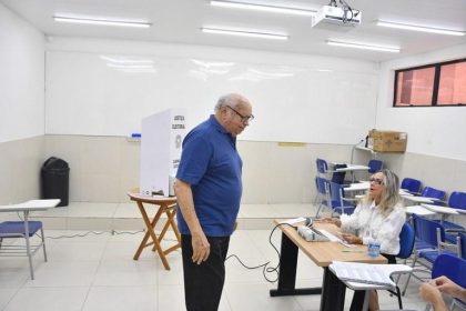Dráuzio Varella convoca idosos para comparecer às urnas