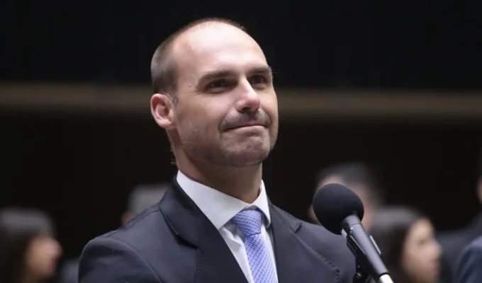 Eduardo Bolsonaro elogia tentativa de interferência dos EUA na eleições