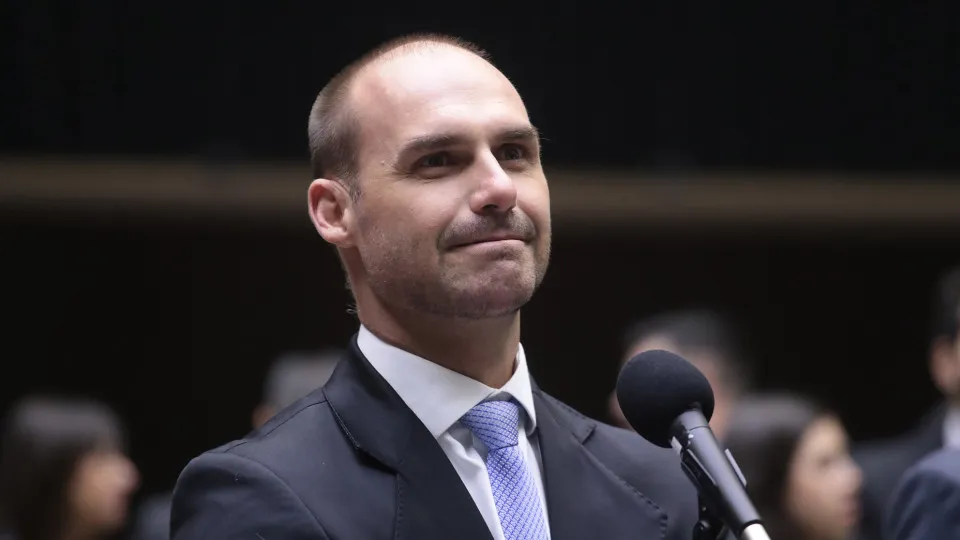 Eduardo Bolsonaro elogia tentativa de interferência dos EUA na eleições