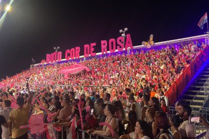 Boto Cor-de-Rosa abre apresentações do Sairé 2026 com espetáculo sobre cultura tapajônica
