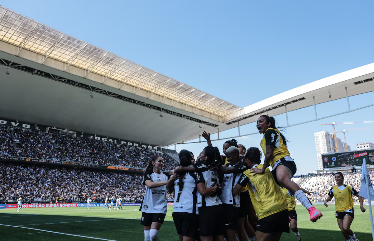 Como nasce uma torcida para o futebol feminino?