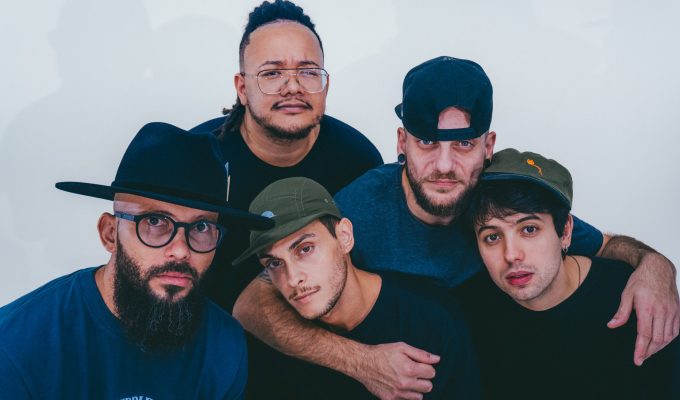 Os Colombinos celebram a felicidade nas coisas simples com o single “Avião”