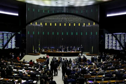 Fim do foro especial divide Congresso, que pode reabrir debate à sombra de caso Master