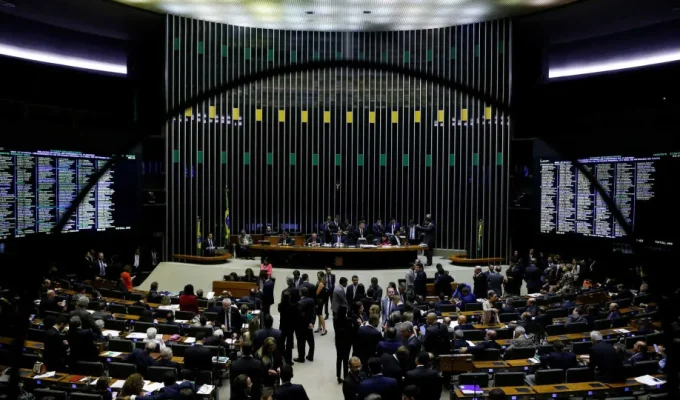 Fim do foro especial divide Congresso, que pode reabrir debate à sombra de caso Master
