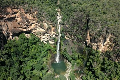Acesso a cachoeira paradisíaca no TO vira disputa judicial após estrada ser bloqueada