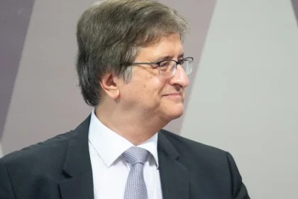 Gonet admite encontro com Vorcaro em Londres, mas diz que não é amigo do banqueiro