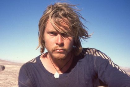 O aventureiro britânico que partiu do Chile e há 28 anos percorre o mundo a pé