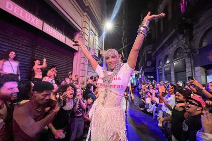 Marcha Trans & Travesti reúne milhares de pessoas no Centro do Rio em defesa da democracia