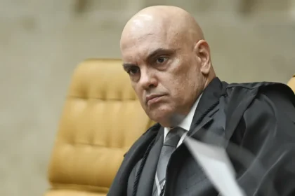 Moraes acusa Mendonça de usar PF para incluí-lo em delação, e ministro rebate