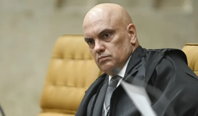 Moraes acusa Mendonça de usar PF para incluí-lo em delação, e ministro rebate