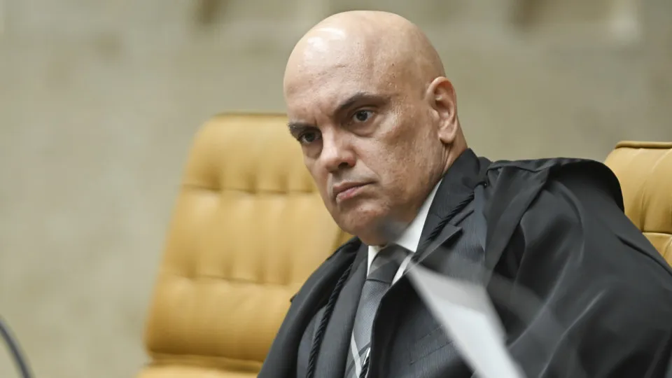 Moraes acusa Mendonça de usar PF para incluí-lo em delação, e ministro rebate