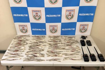 PM apreende drogas e rádios transmissores em Volta Redonda