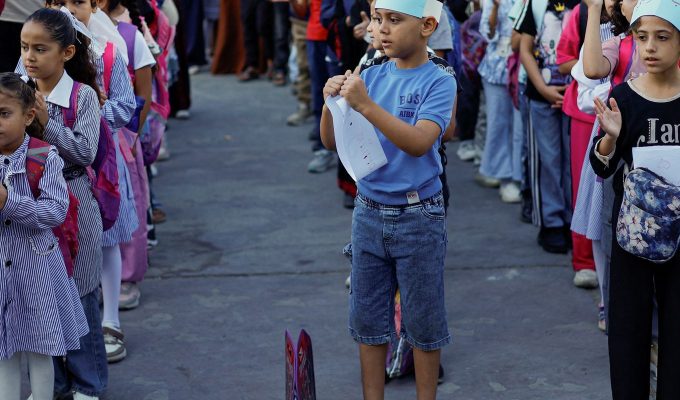Alunos voltam às aulas presenciais em Gaza depois de três anos