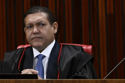 Mensagens em celular de Vorcaro indicam pagamento de R$ 500 mil a filho de Nunes Marques