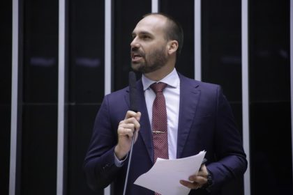 Eduardo Bolsonaro atua para ampliar interferência dos EUA no Brasil