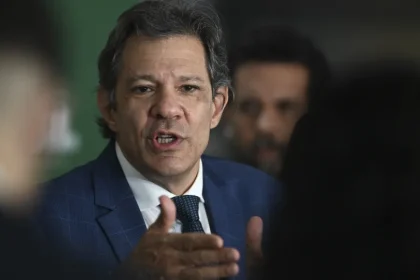 Haddad alfineta e vincula Vorcaro a Tarcísio e aliados de Bolsonaro